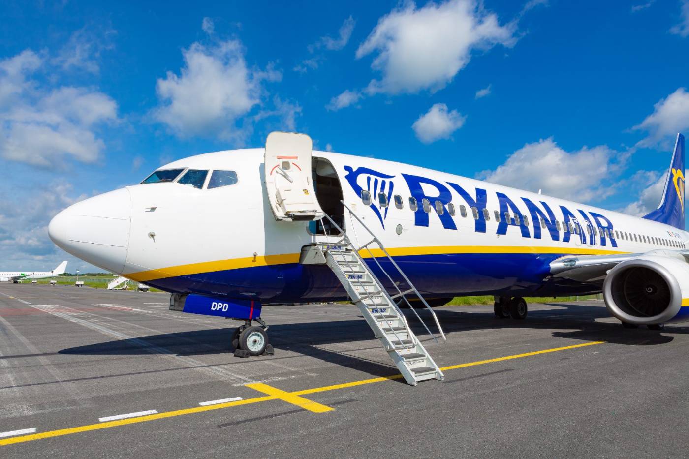 Pilotes Ryanair devant un 737