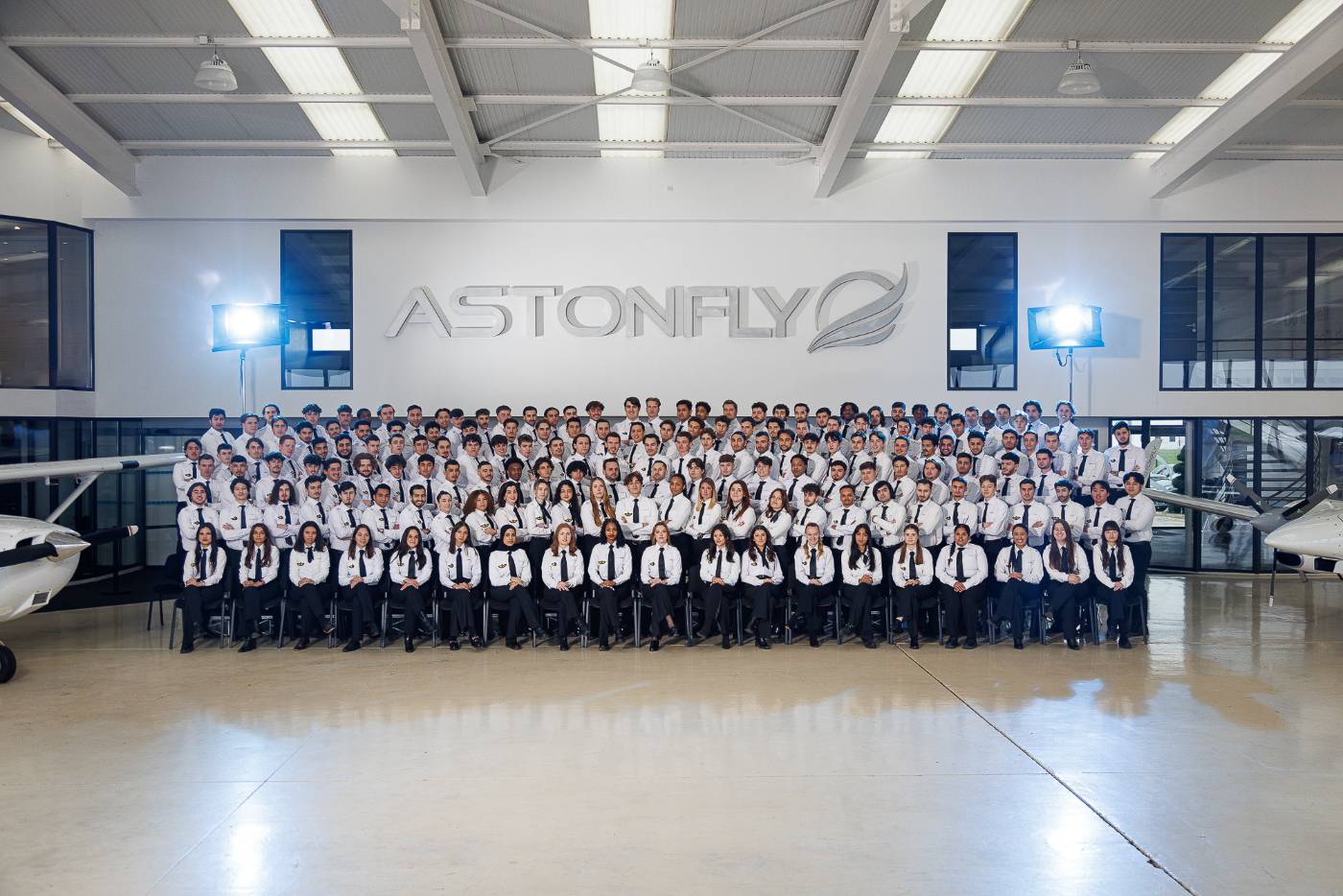 Promotion d'élèves pilotes Astonfly sur le campus